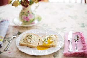 poached-eggs-on-toast-739401__340