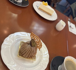 仙台国際ホテルケーキコーヒーハウスにて、